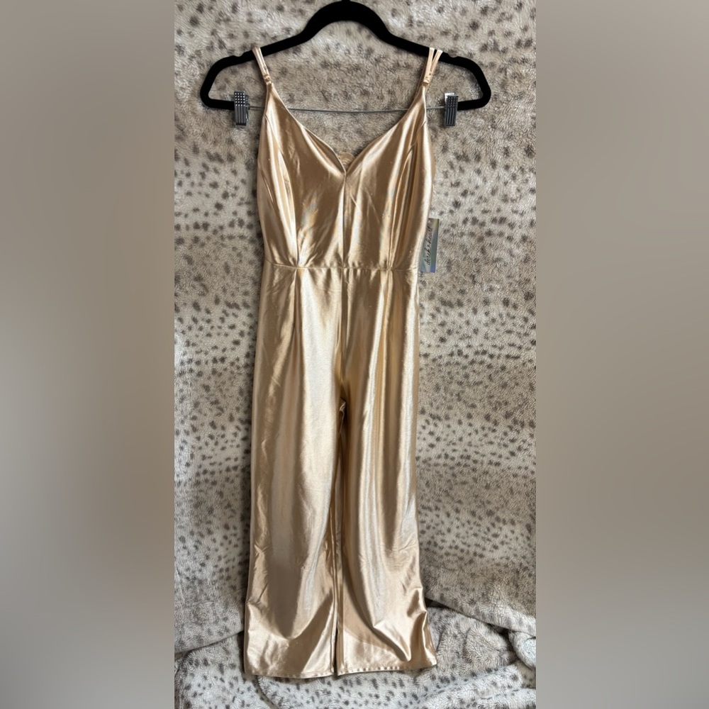 WOMENS CHAMPAGNE 🍾 COLORED LACE BACK JUMPSUIT